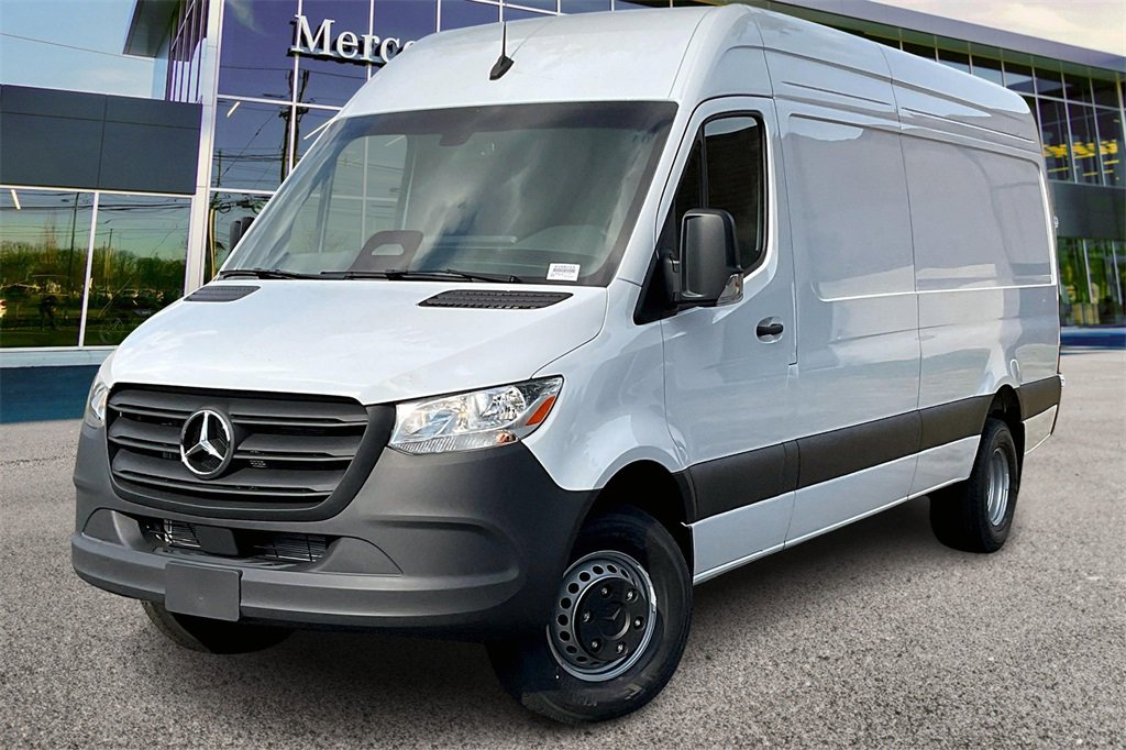 New 2025 Mercedes-Benz Sprinter 4500 image 2