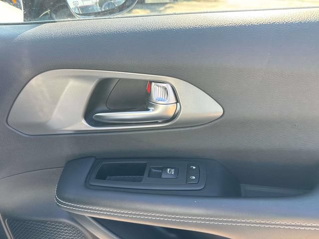 Used 2025 Chrysler Pacifica Select FWD image 19