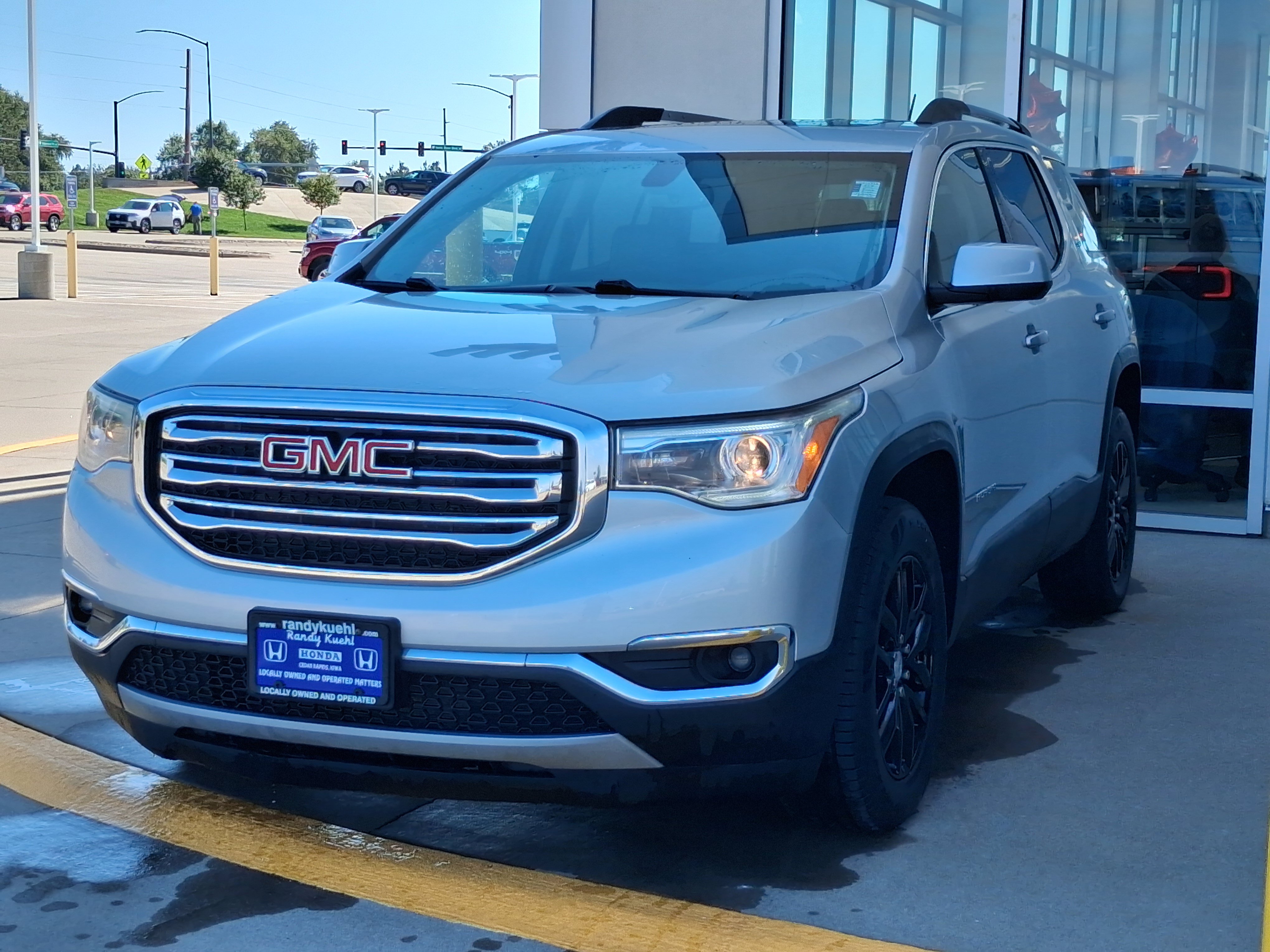 Used 2018 GMC Acadia SLT AWD/4WD image 2