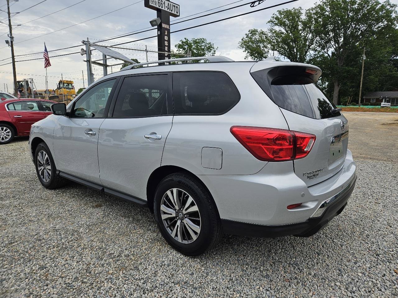 Used 2019 Nissan Pathfinder S AWD/4WD image 3
