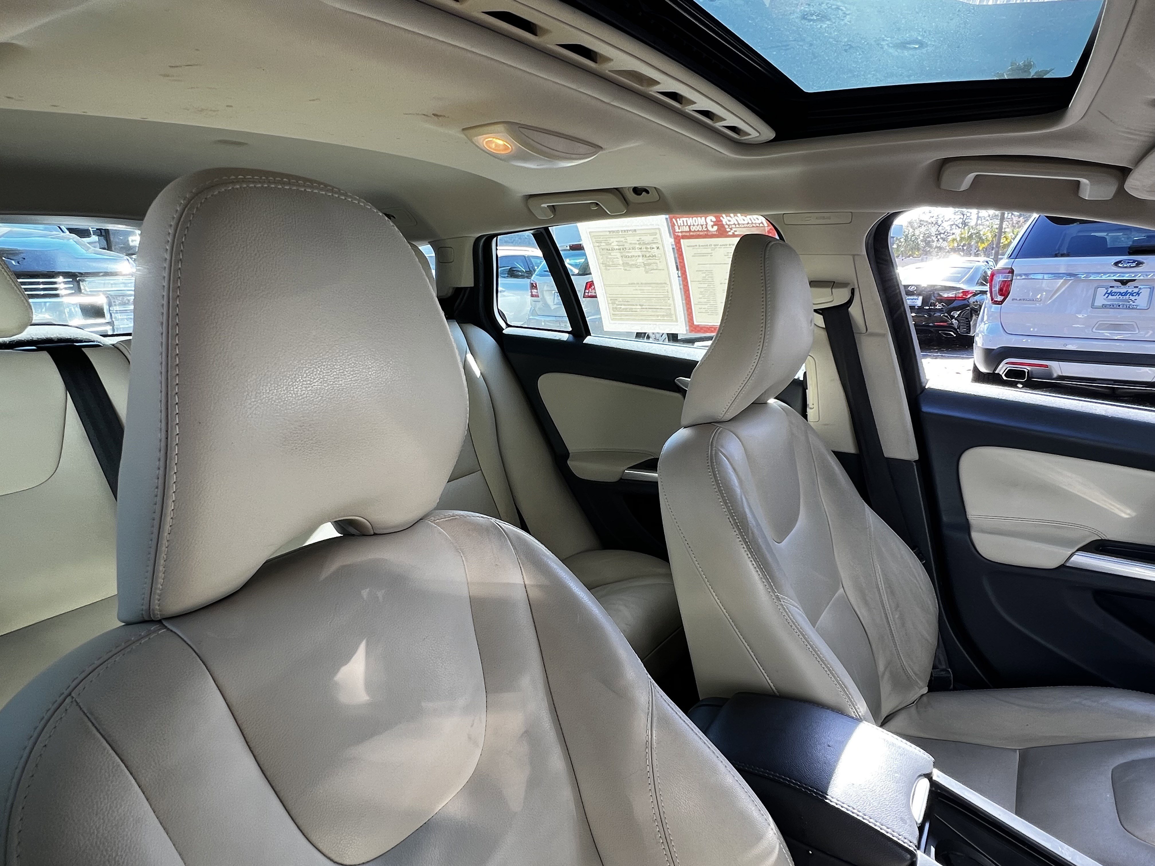 Used 2016 Volvo V60 T5 Premier w/ Convenience Package image 46