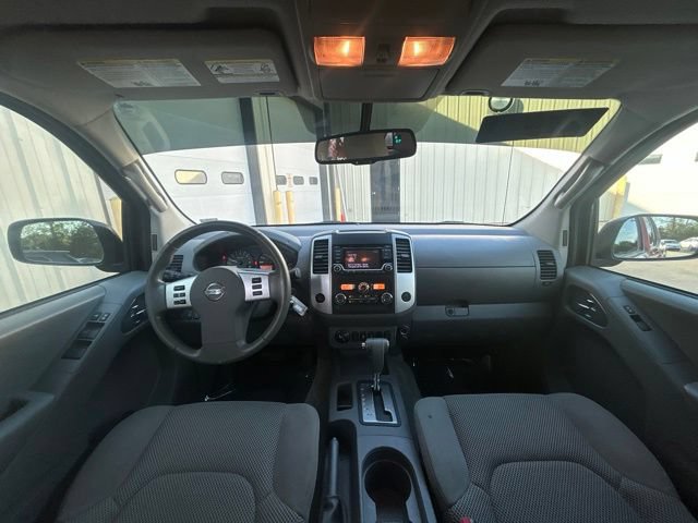 Used 2015 Nissan Frontier SV w/ SV Value Truck Package AWD/4WD image 18