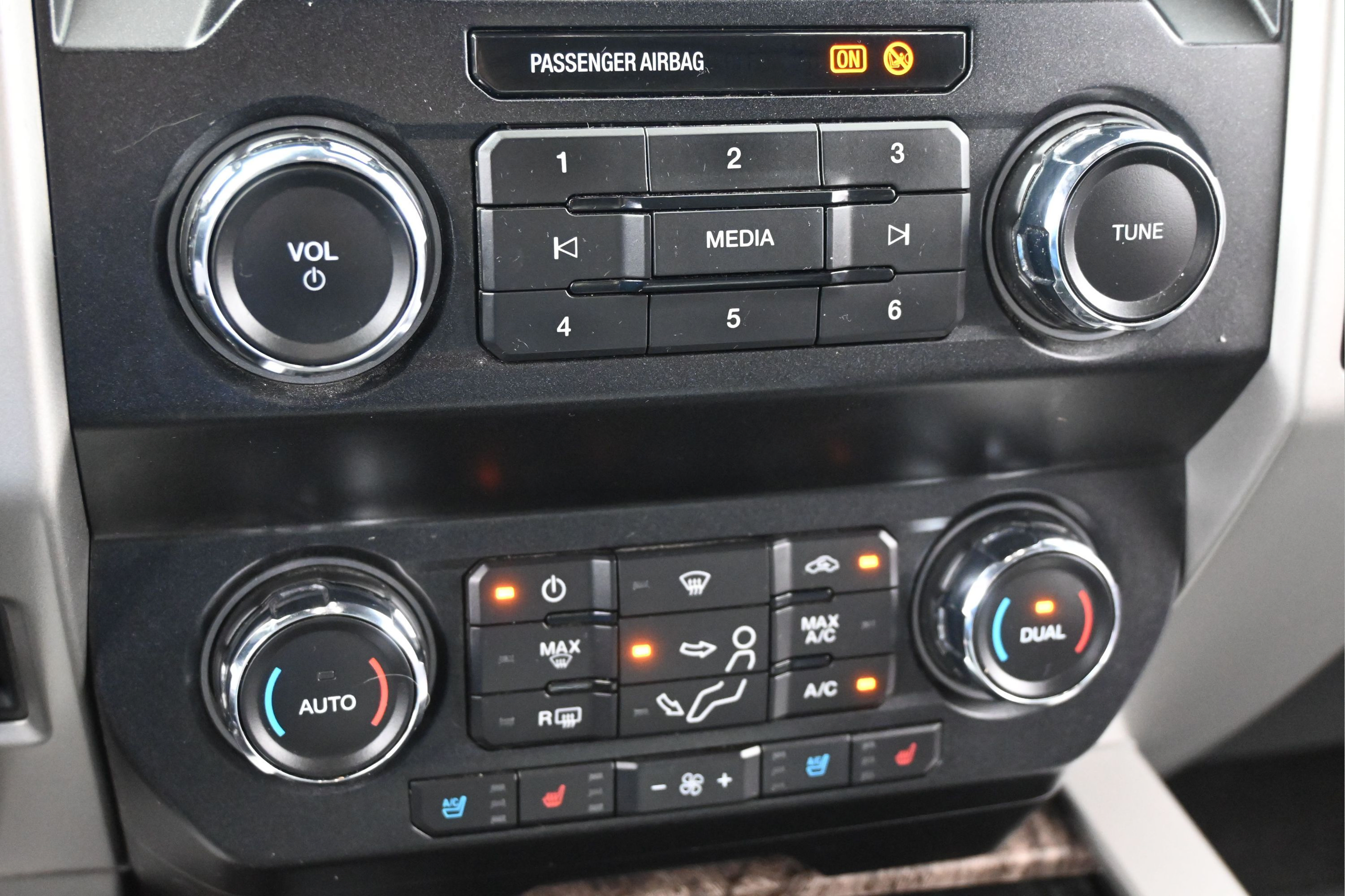 Used 2019 Ford F350 Lariat w/ Lariat Ultimate Package AWD/4WD image 19