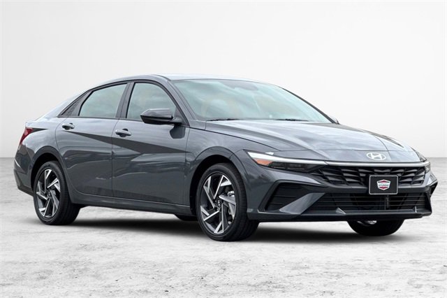 New 2025 Hyundai Elantra SEL image 2