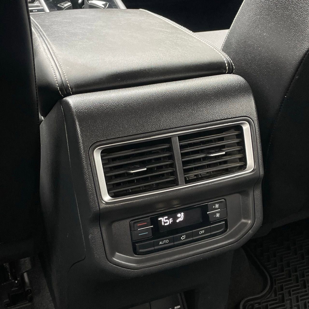 Used 2024 Volkswagen Atlas SE FWD image 24