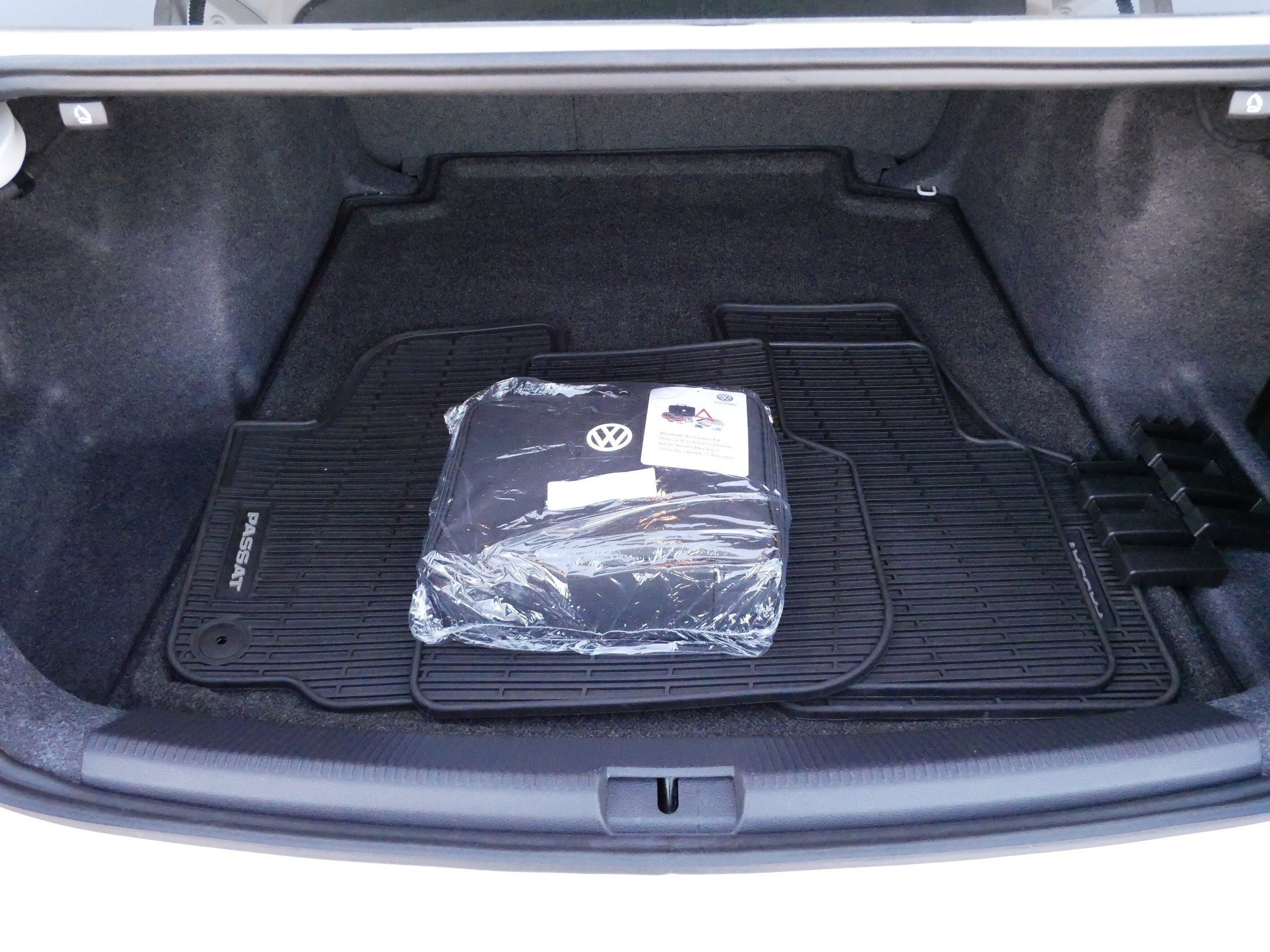 Certified 2020 Volkswagen Passat 2.0T SE w/ Sunroof Package image 18