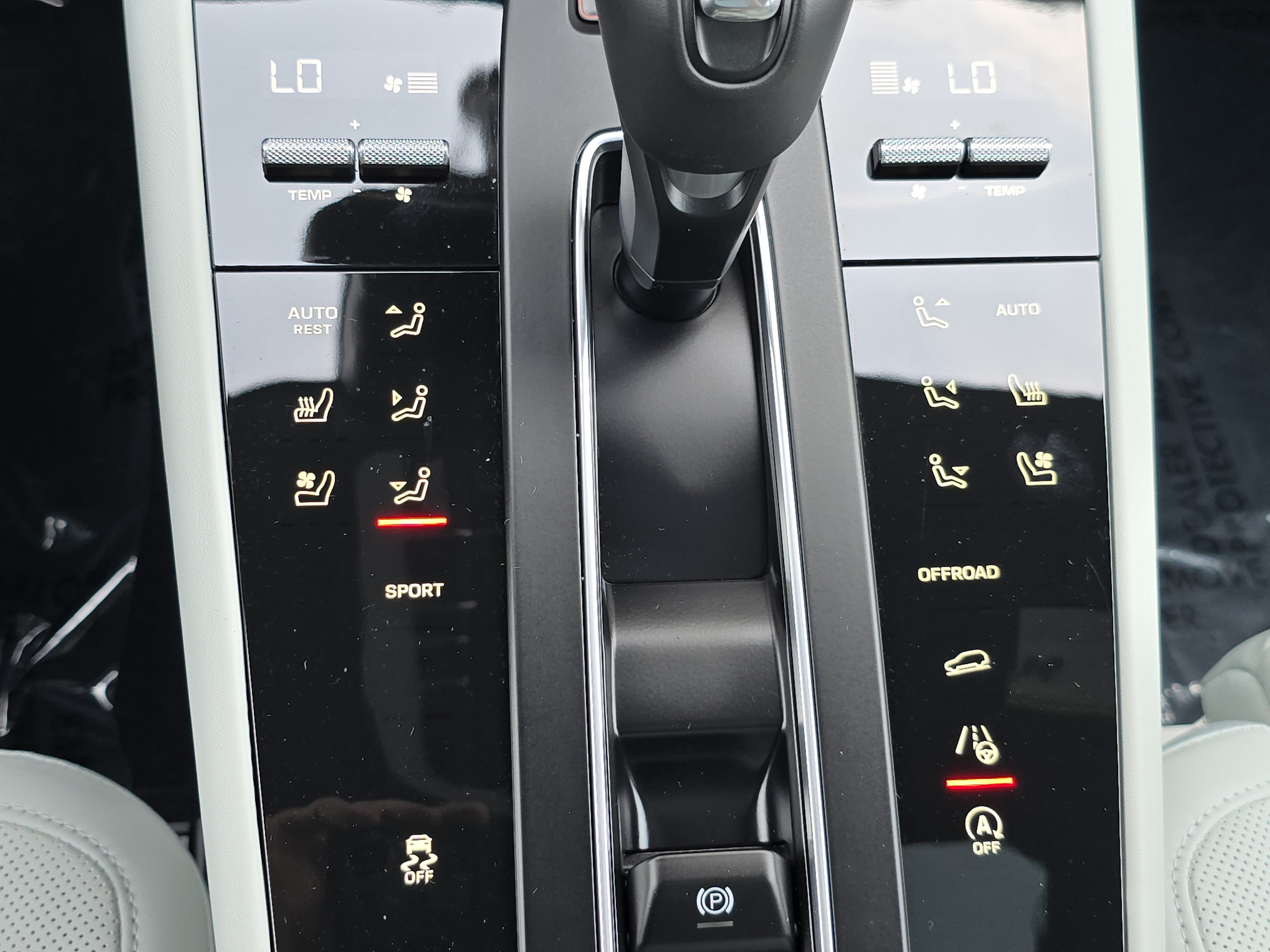 Certified 2026 Porsche Macan AWD/4WD image 17