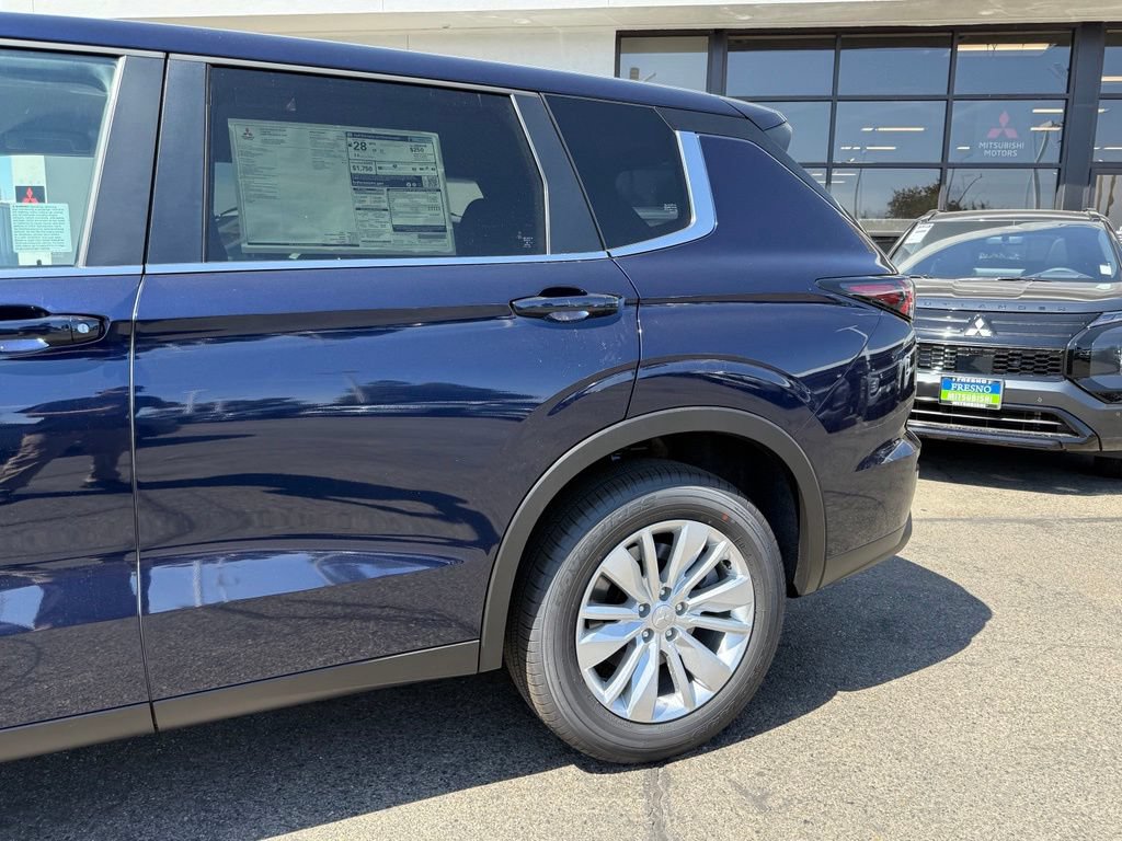 New 2026 Mitsubishi Outlander ES FWD image 6