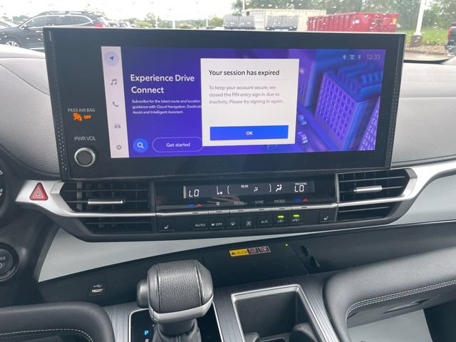 Used 2025 Toyota Sienna XLE FWD image 13