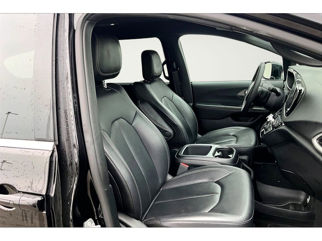 Certified 2025 Chrysler Pacifica Select image 8