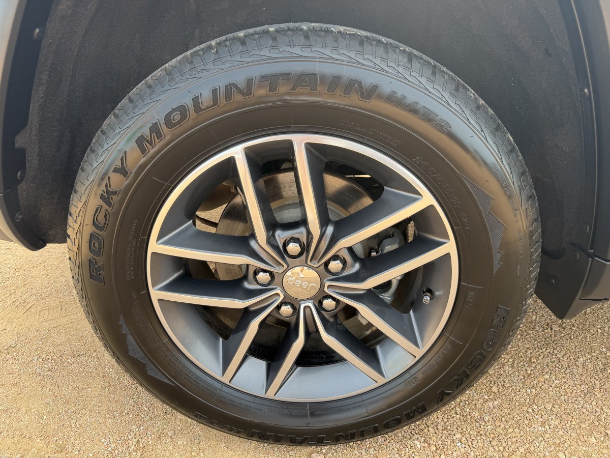 Used 2018 Jeep Grand Cherokee Limited RWD image 9