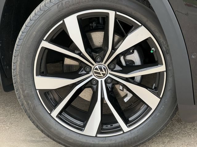 New 2026 Volkswagen Atlas Cross Sport SEL Premium R-Line image 6