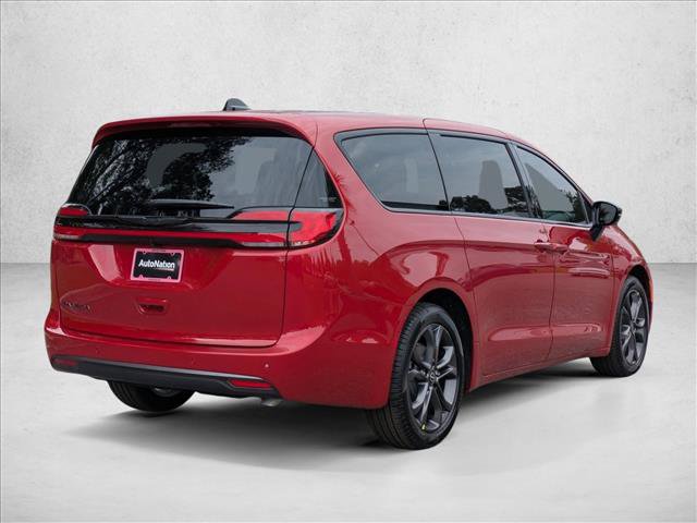 New 2026 Chrysler Pacifica Select image 2