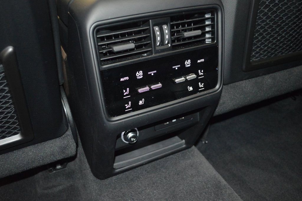 Certified 2024 Porsche Cayenne Coupe image 37