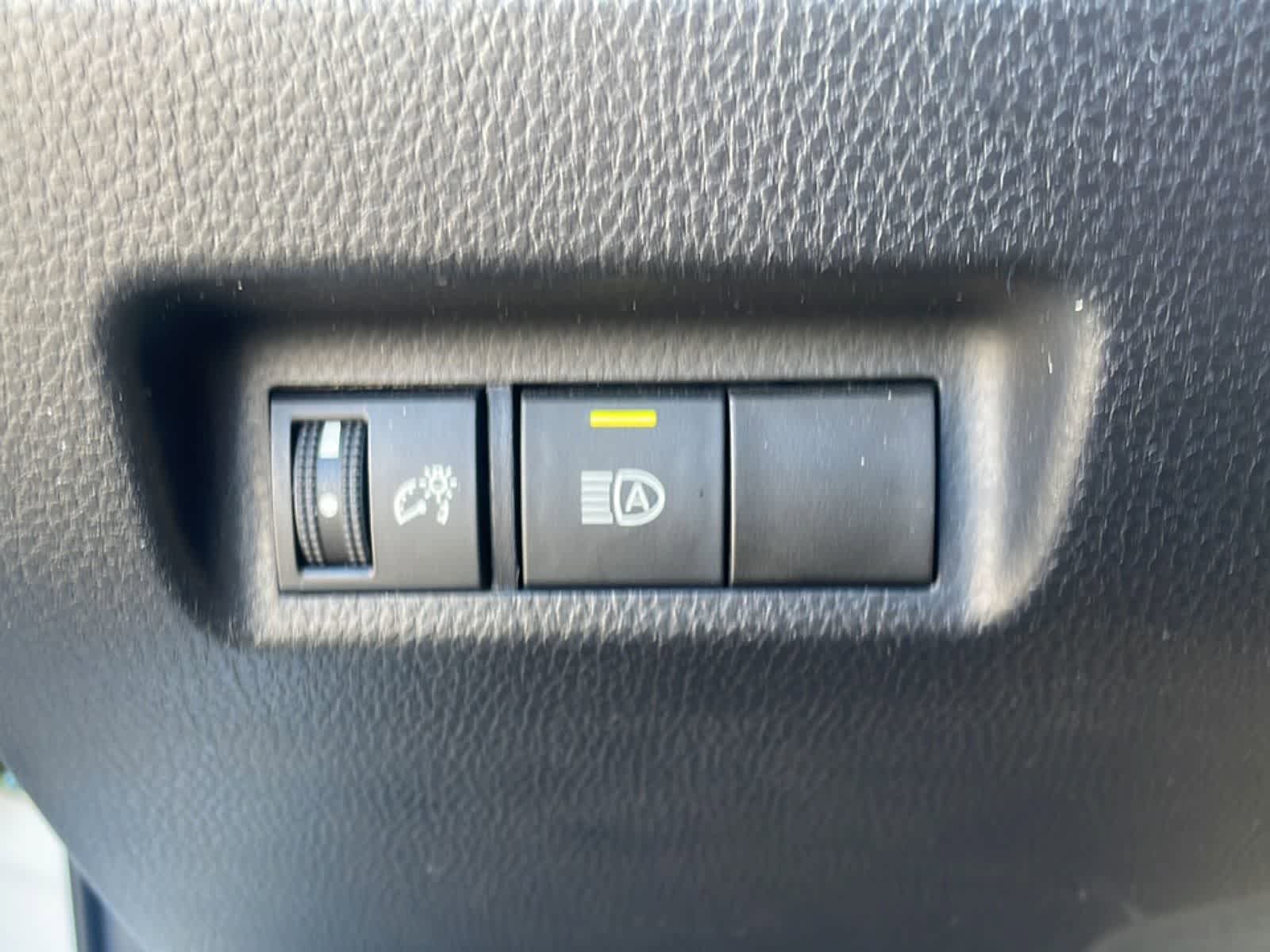 Certified 2022 Toyota RAV4 LE AWD/4WD image 15