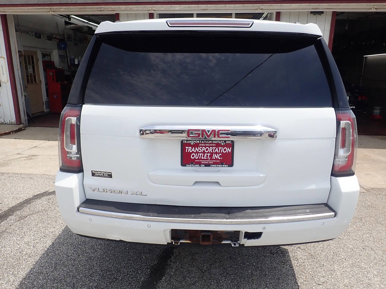 Used 2017 GMC Yukon XL Denali w/ Open Road Package image 27