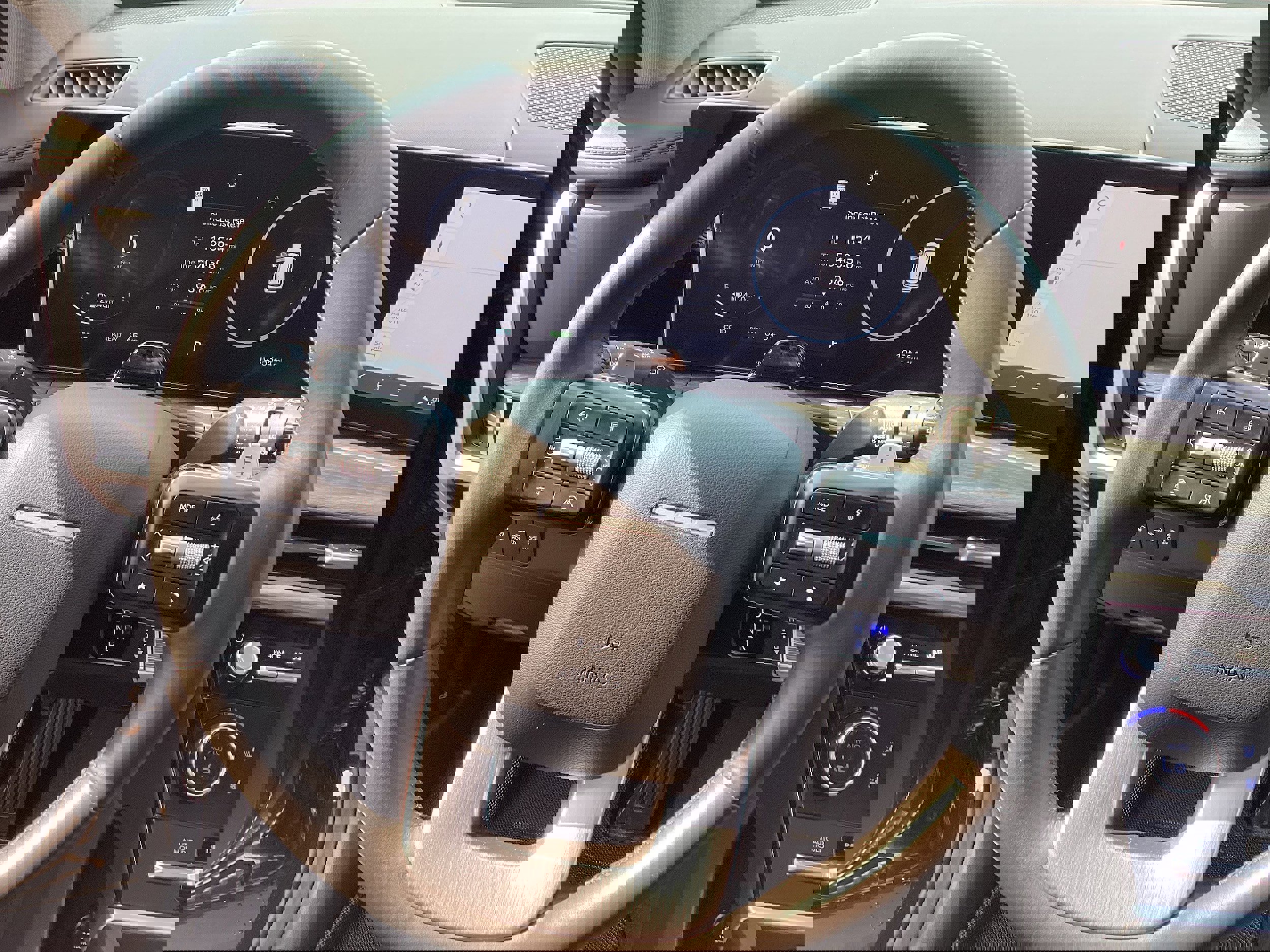 Used 2024 Hyundai Santa Fe Limited image 17