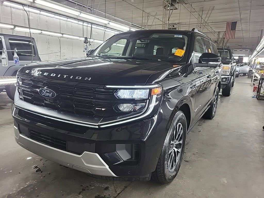 Used 2025 Ford Expedition Platinum image 2
