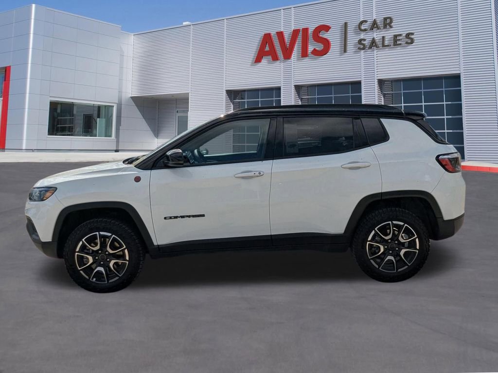 Used 2025 Jeep Compass Trailhawk image 6