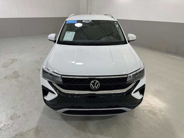 Certified 2023 Volkswagen Taos SE image 3