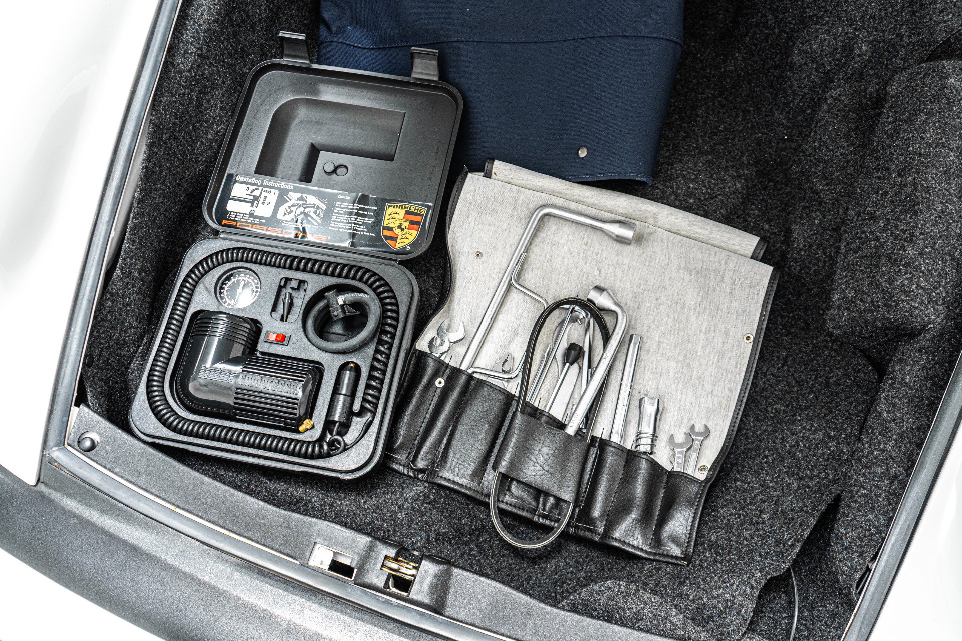 Used 1989 Porsche 911 Carrera RWD image 41
