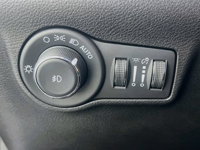 Used 2022 Jeep Compass Limited AWD/4WD image 17
