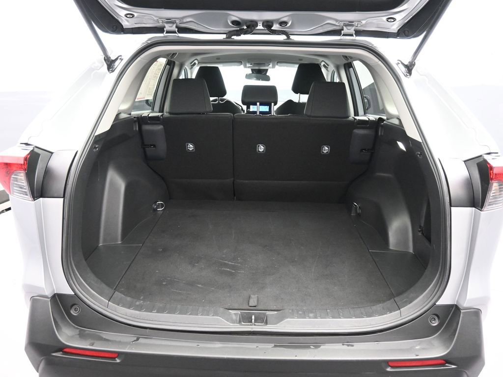 Certified 2025 Toyota RAV4 LE image 21