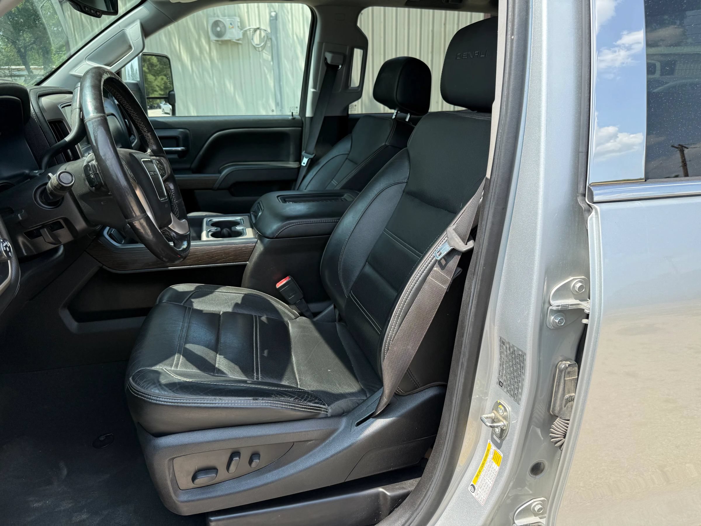 Used 2019 GMC Sierra 3500 Denali w/ Duramax Plus Package AWD/4WD image 9