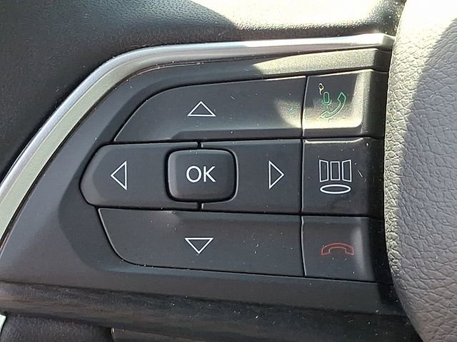 Used 2025 Jeep Grand Cherokee Altitude AWD/4WD image 21