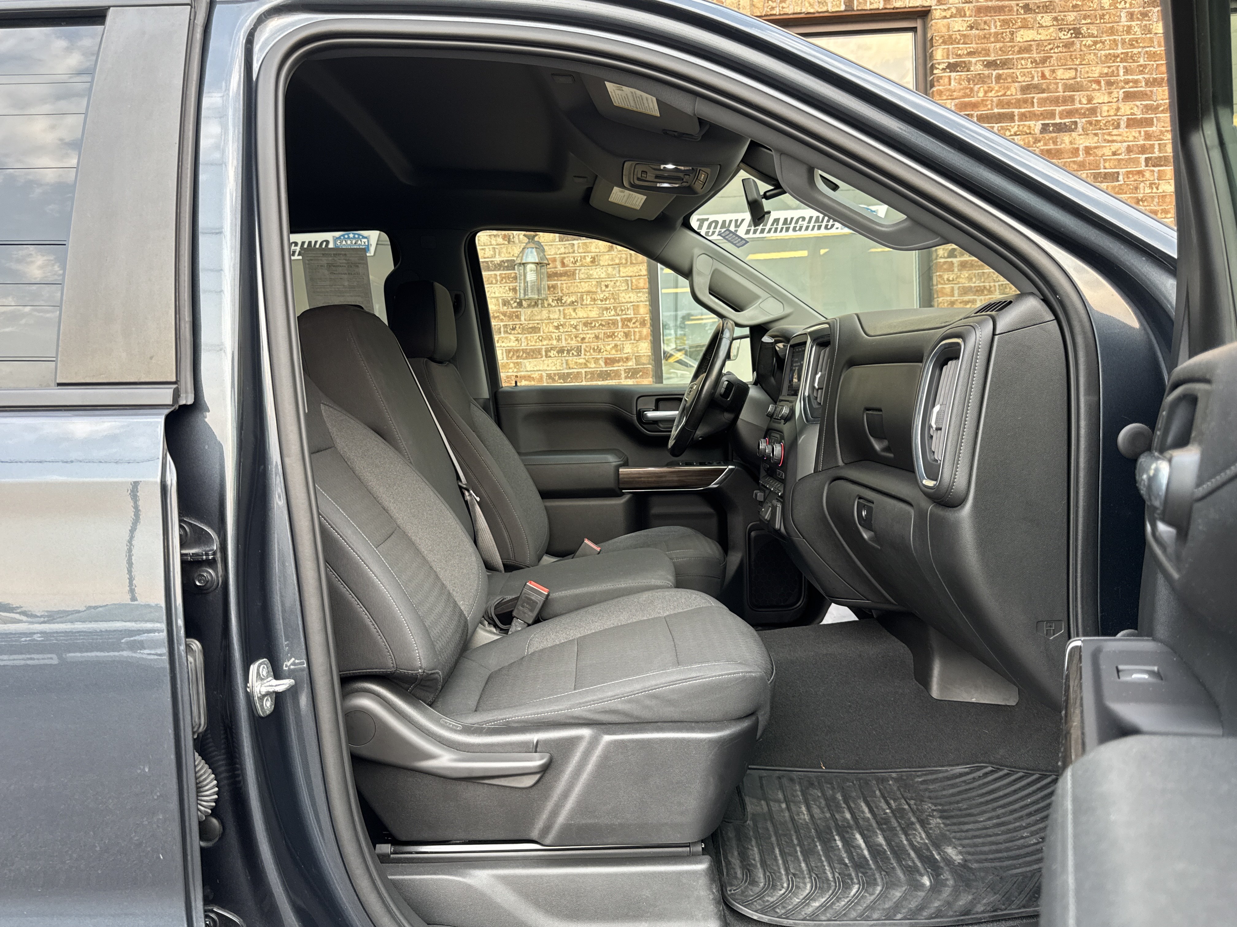 Used 2021 Chevrolet Silverado 1500 LT w/ Z71 Off-Road Package AWD/4WD image 15
