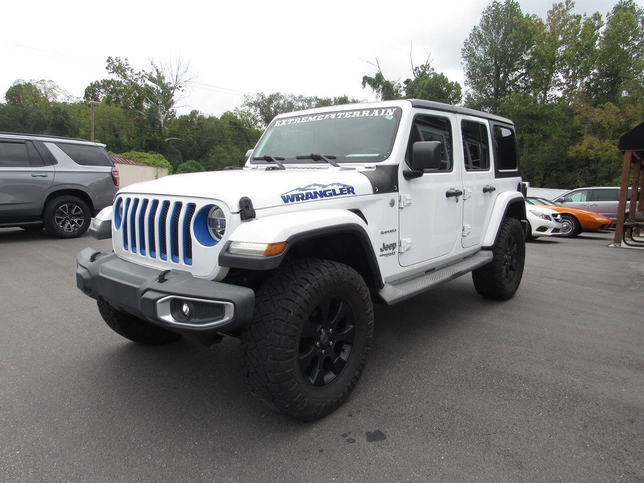 Used 2018 Jeep Wrangler Unlimited Sahara AWD/4WD image 8