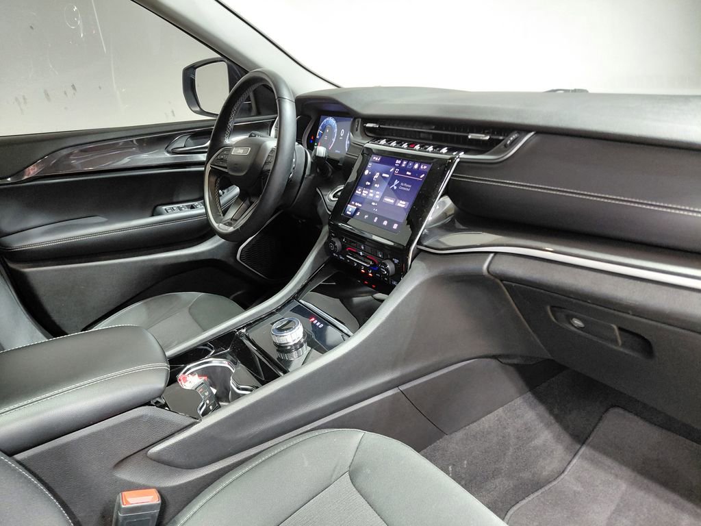 Certified 2022 Jeep Grand Cherokee L Laredo w/ Luxury Tech Group I AWD/4WD image 32