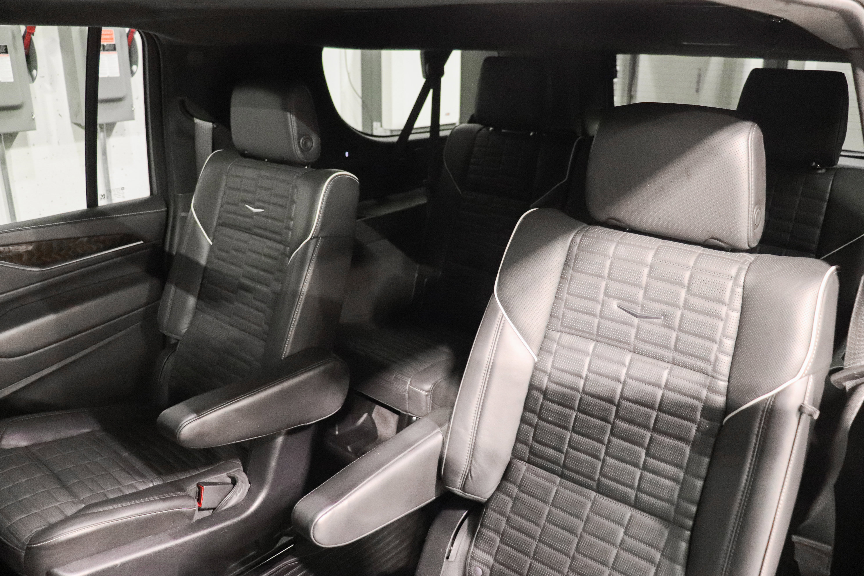 Used 2023 Cadillac Escalade ESV Sport Platinum w/ LPO, ONYX Package AWD/4WD image 18