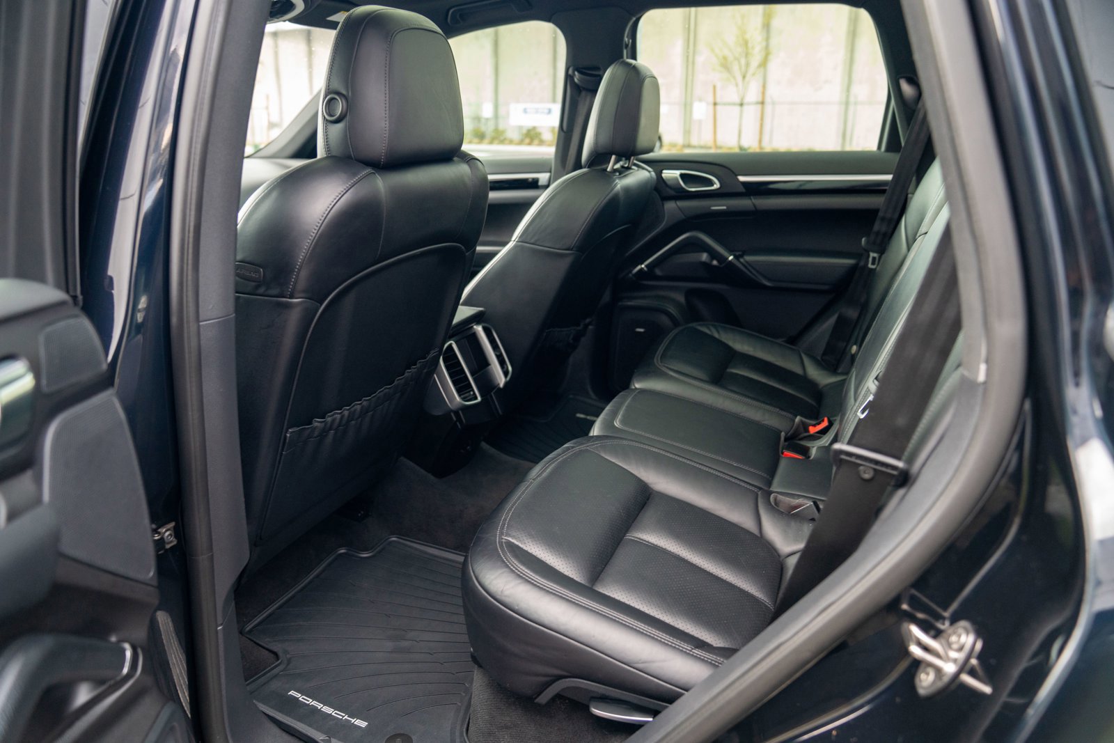 Used 2016 Porsche Cayenne image 23