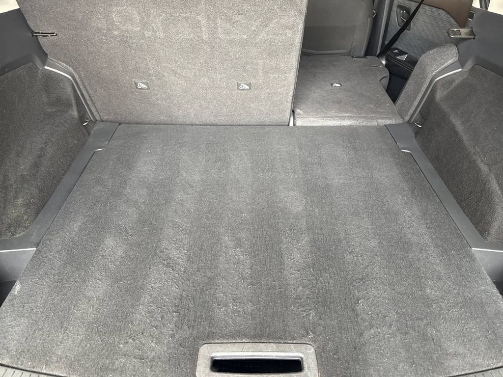 Used 2023 Nissan Rogue SV image 14