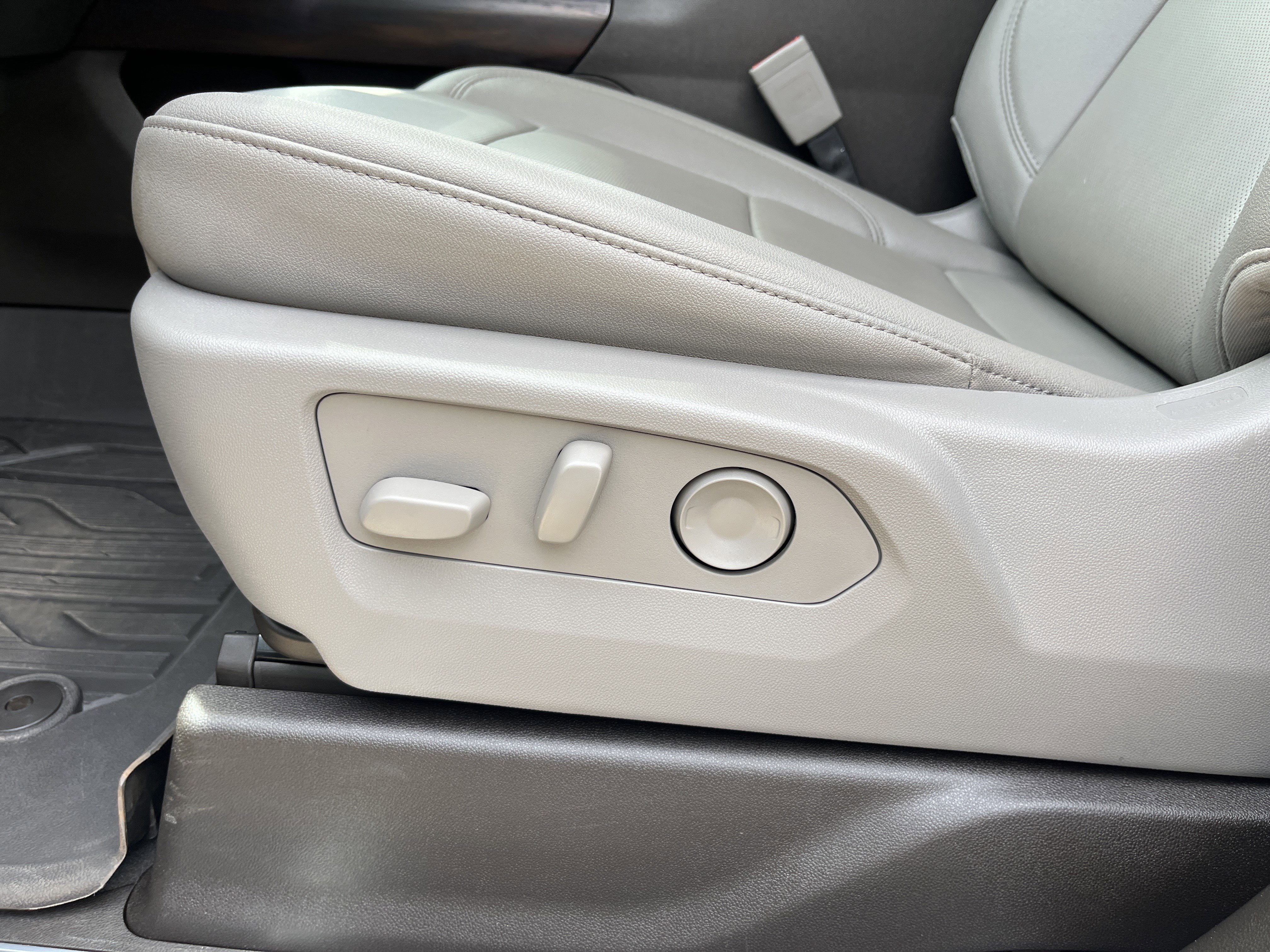 Used 2024 GMC Sierra 2500 SLT w/ SLT Premium Package image 25