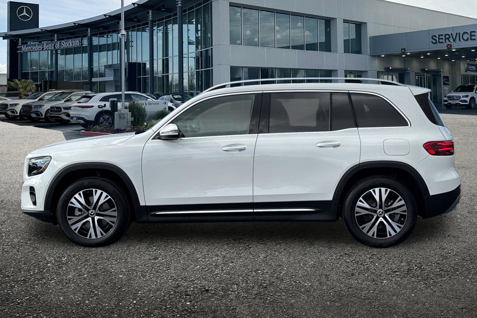 New 2026 Mercedes-Benz GLB 250 4MATIC image 7