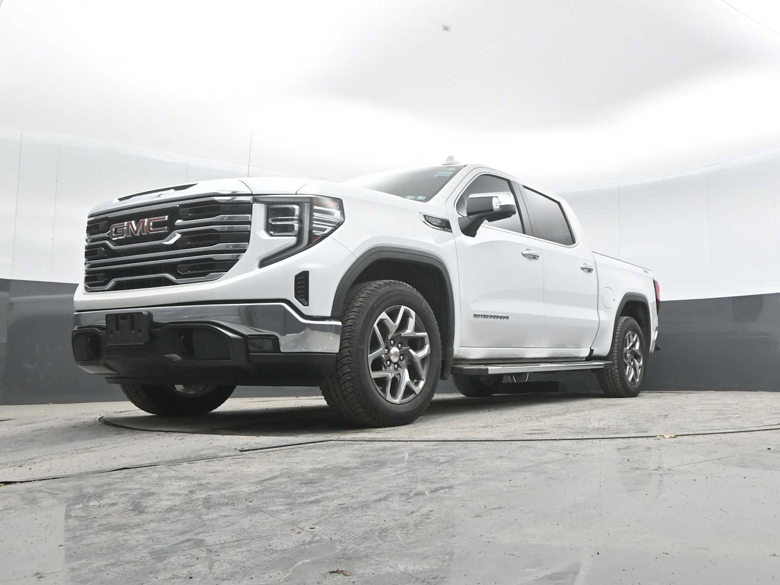 Used 2023 GMC Sierra 1500 SLT w/ SLT Premium Package AWD/4WD image 26