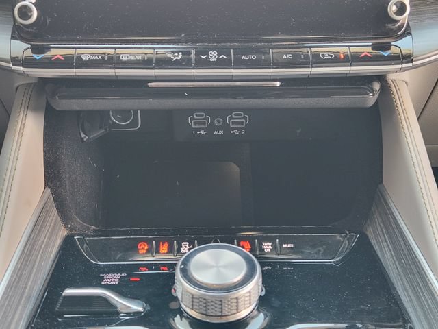 Certified 2024 Jeep Wagoneer Series II AWD/4WD image 18