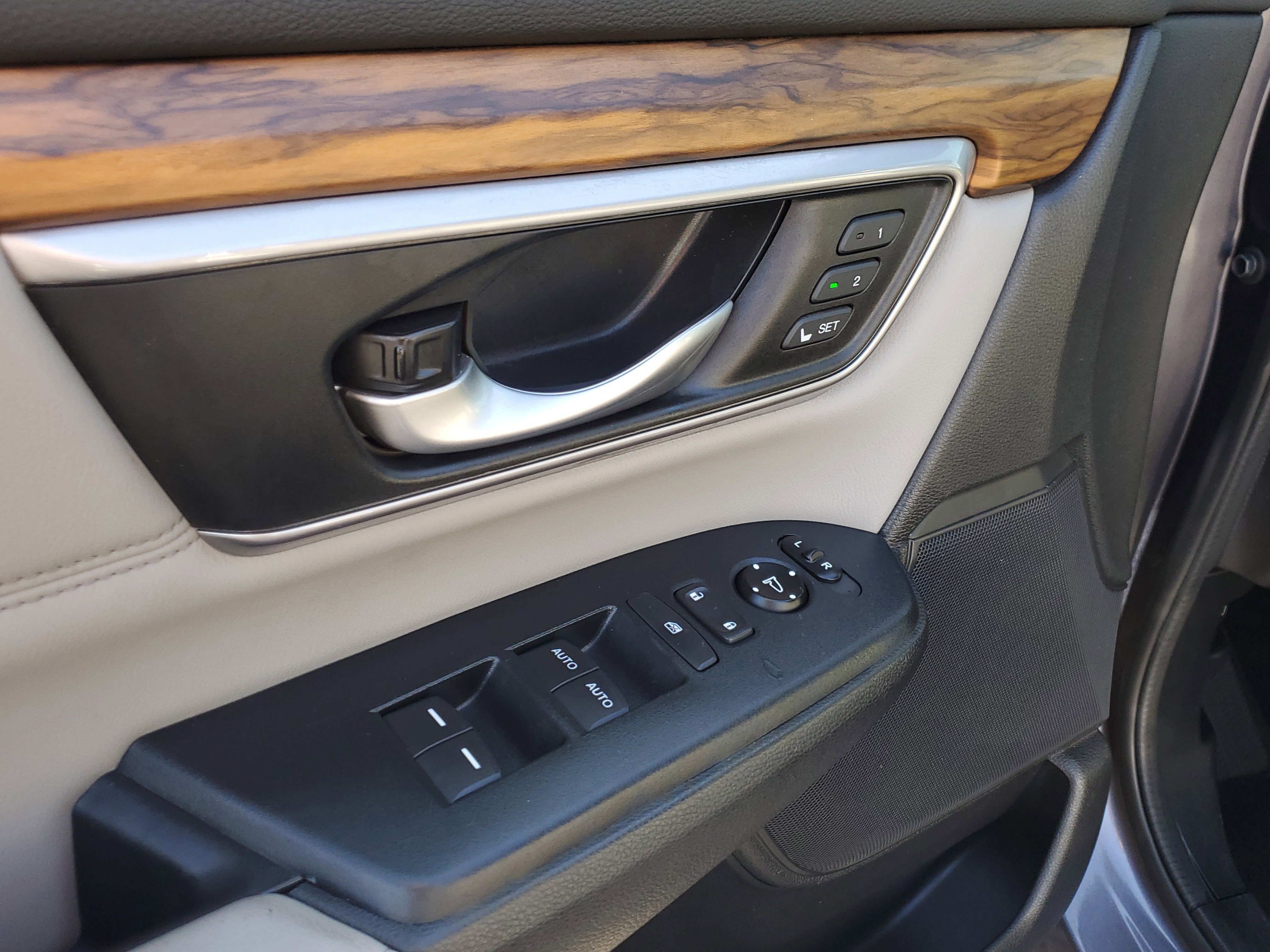 Used 2018 Honda CR-V EX-L image 18