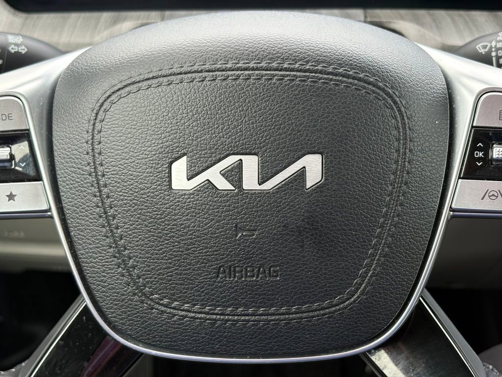 Used 2024 Kia Telluride SX w/ Towing Package FWD image 23