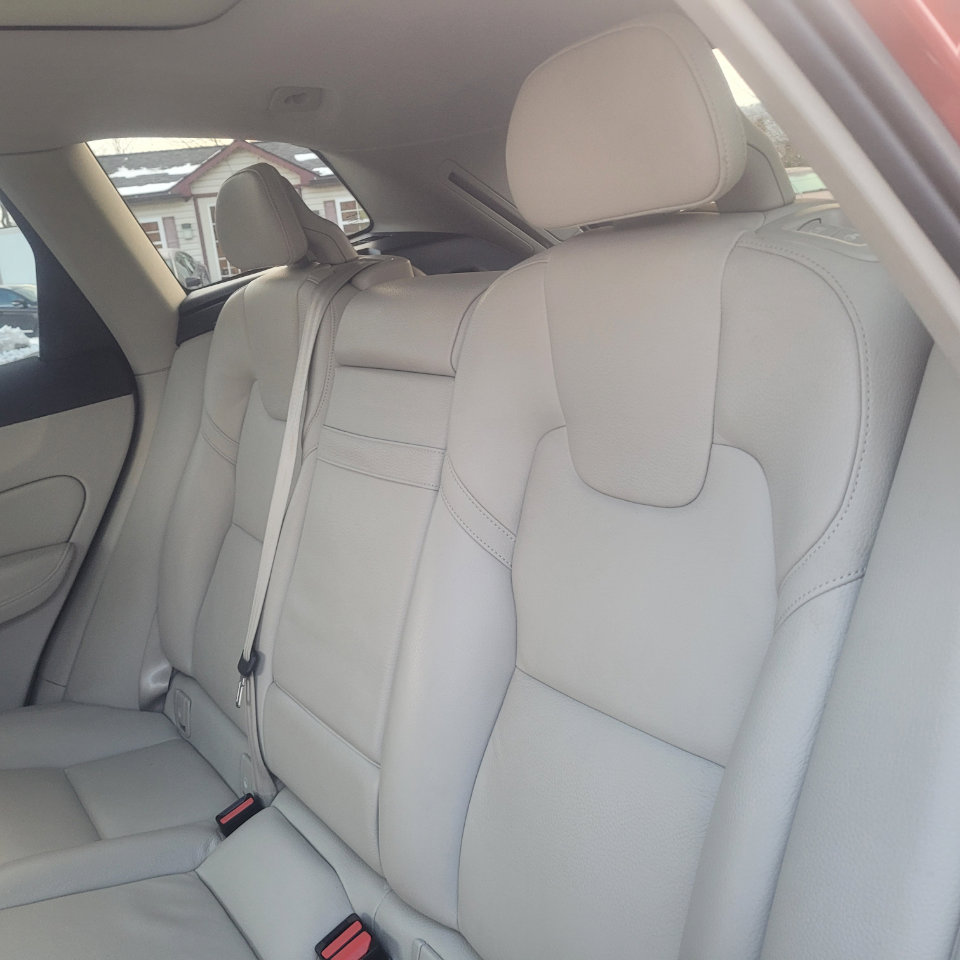 Used 2018 Volvo XC60 T5 Inscription image 36