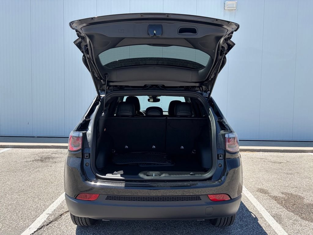 New 2026 Jeep Compass Latitude AWD/4WD image 15