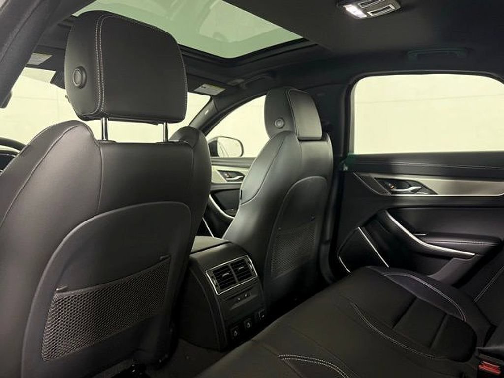 Certified 2024 Jaguar XF R-Dynamic SE AWD/4WD image 19