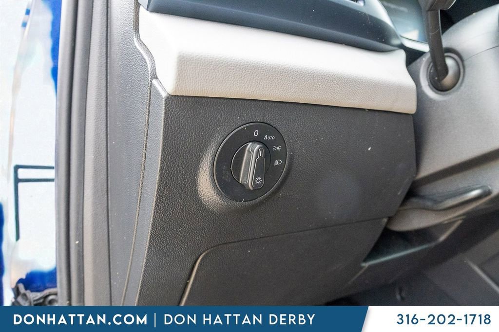 Used 2023 Volkswagen Taos SE AWD/4WD image 16