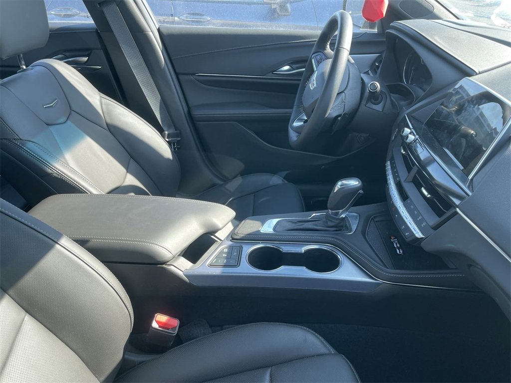 Used 2025 Cadillac CT4 Premium Luxury image 12