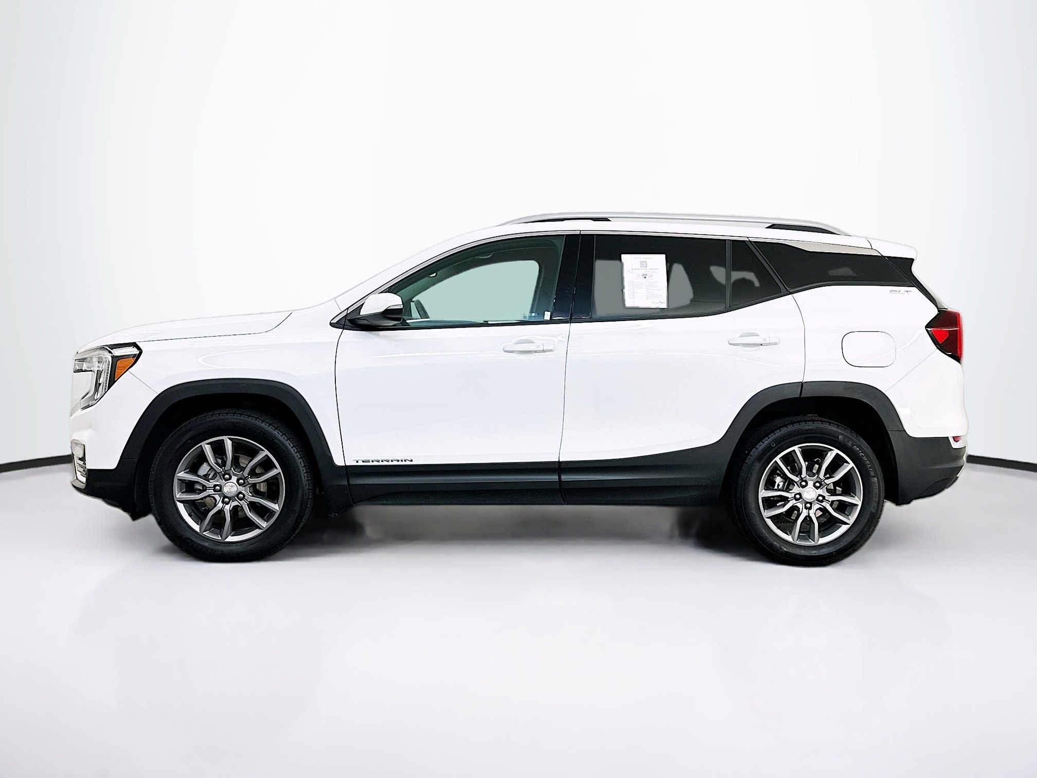 Used 2024 GMC Terrain SLT image 4