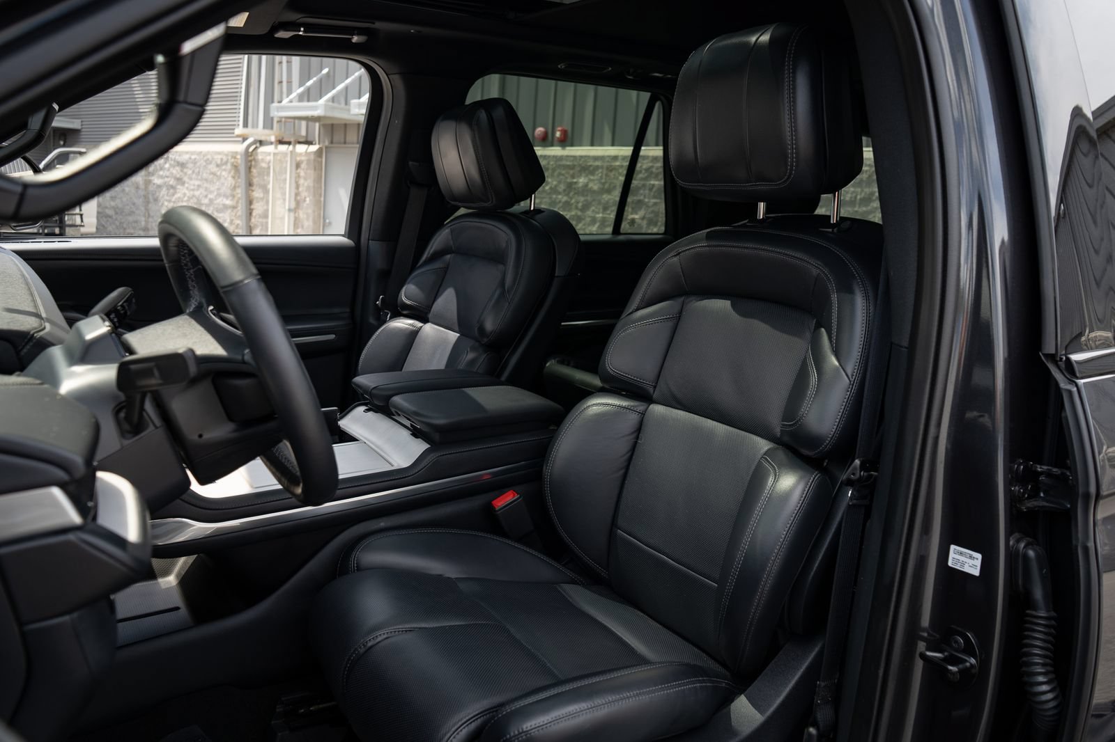 Used 2025 Lincoln Navigator L Reserve w/ Jet Appearance Package AWD/4WD image 27