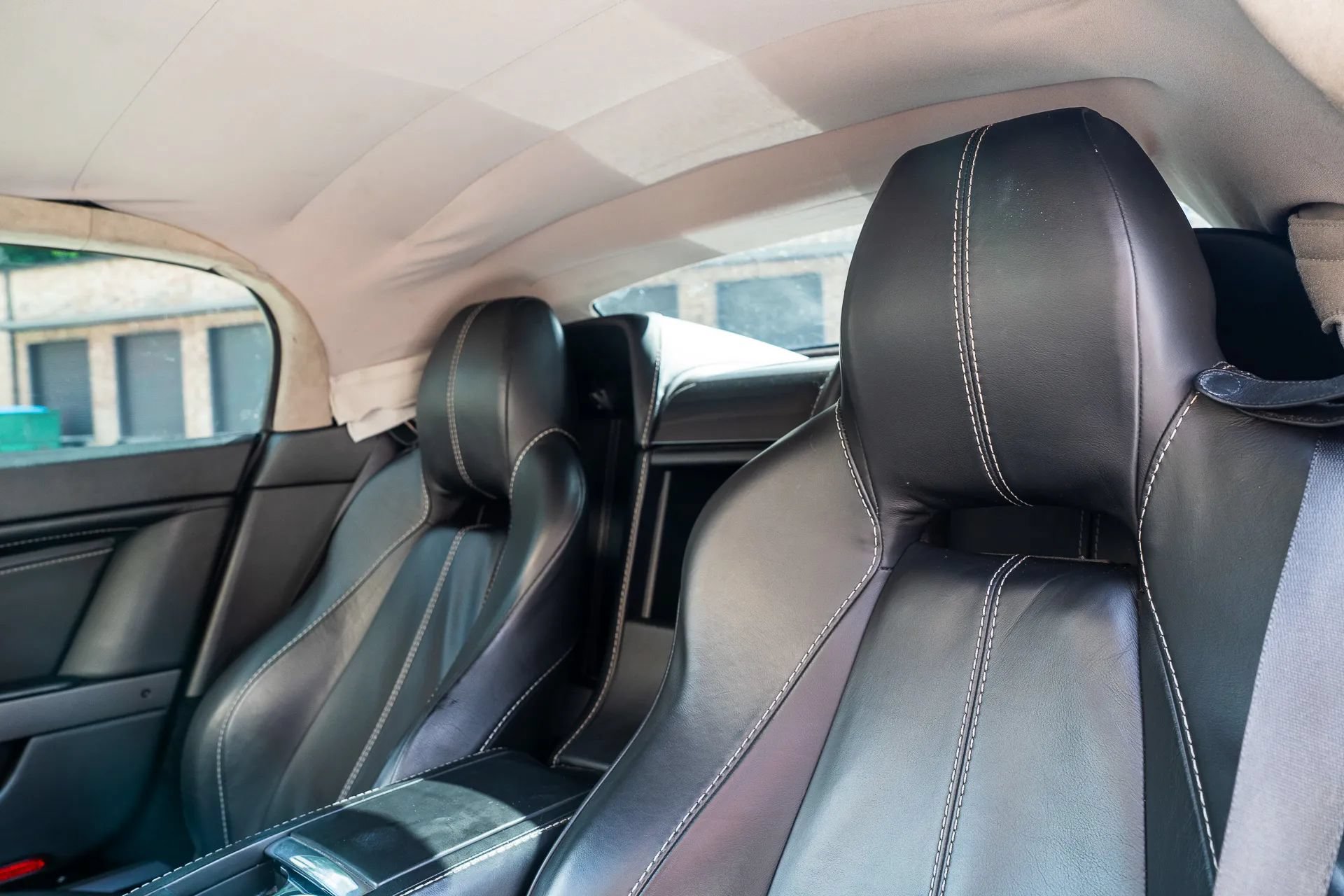 Used 2013 Aston Martin V8 Vantage Roadster RWD image 19