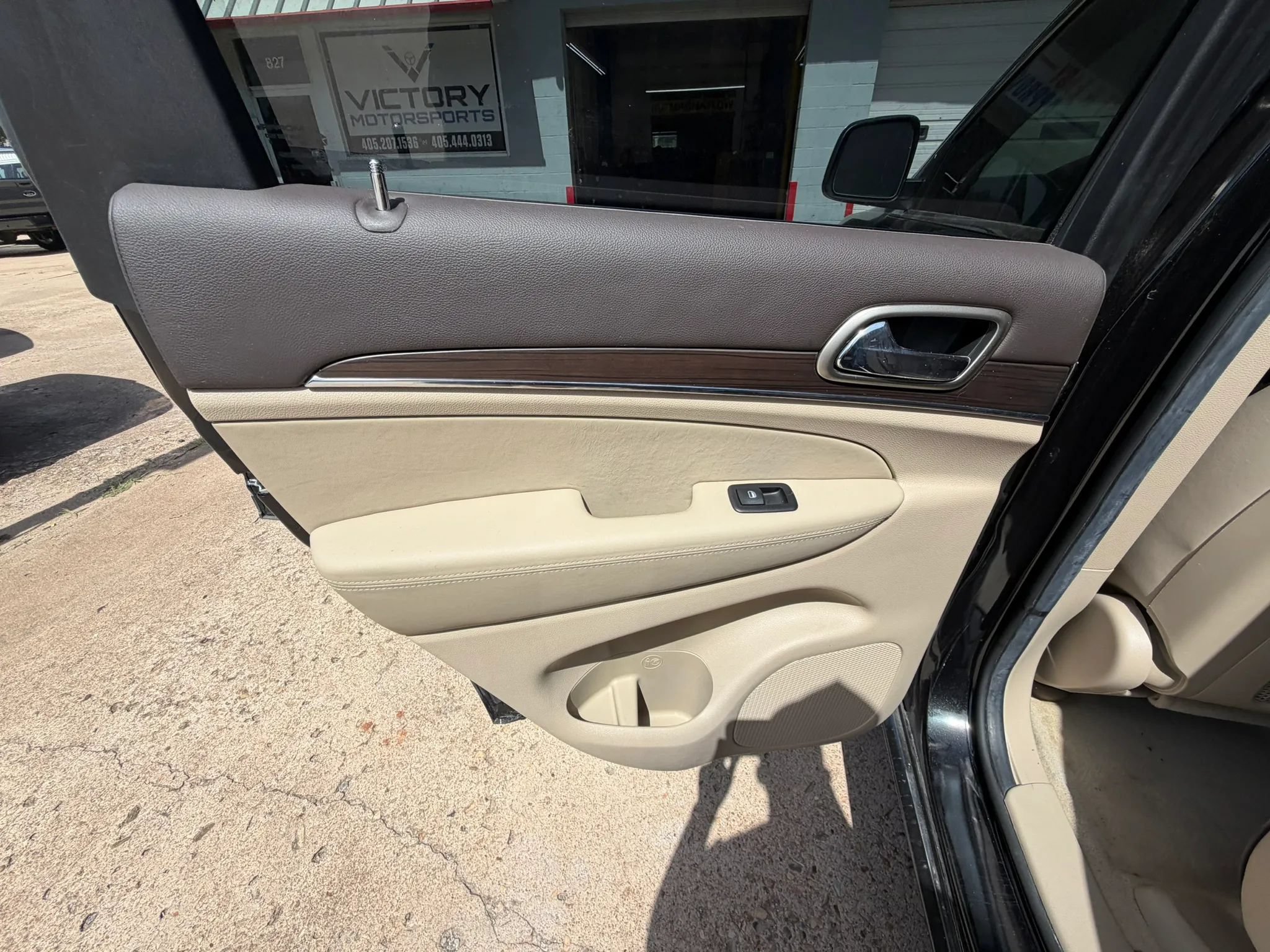 Used 2014 Jeep Grand Cherokee Overland AWD/4WD image 21